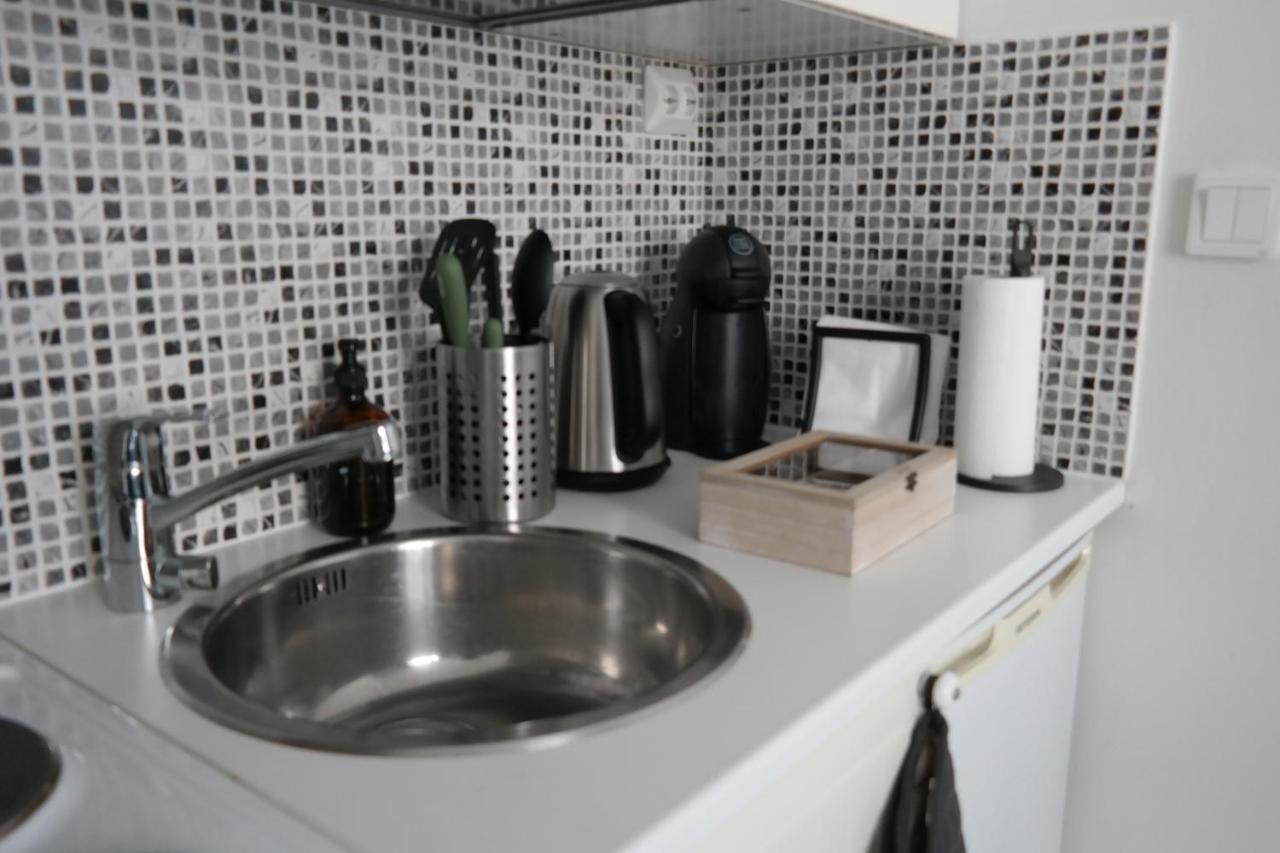Modern Equipped Studio In Vibrant Kallio, Near Transit & Dining Spots Helsinki Buitenkant foto